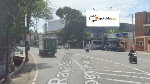 Billboard 8 × 4 m di Jl. Bawen-Ambarawa (Pertigaan Terminal Bawen), Kabupaten Semarang, Jawa Tengah