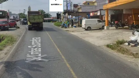 Baliho 4 × 6 m di Jl. Bukit Simpang 3 (Simpang 3 Bukit Jl. Jend Sudirman), Labuhan Batu Selatan, Sumatera Utara