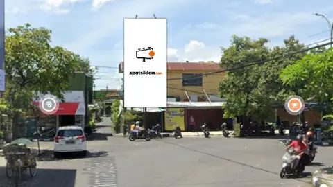 Billboard 4 × 8 m di Jl. KH Ahmad Dahlan (Depan Arina Toyota Lamongan), Jawa Timur