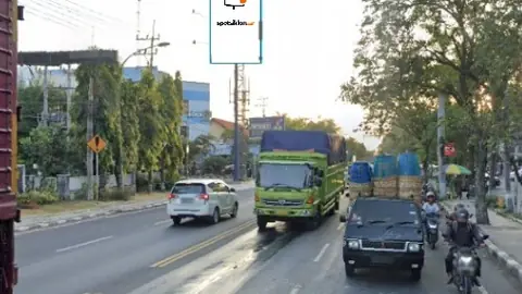 Billboard 5 × 10 m di Jl. Panglima Sudirman (Depan Stadion, Arah Lamongan Plaza), Jawa Timur