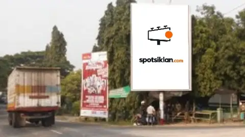 Baliho 6 × 4 m di Pertigaan Jl. Raya Mantup, Lamongan, Jawa Timur