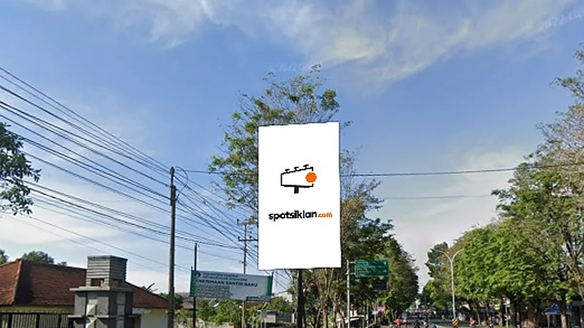 Baliho 6 × 4 m di Jl. Soekarno Hatta (Area Pertigaan Lampu Merah JLT), Lumajang, Jawa Timur