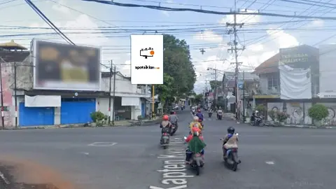 Baliho 4 × 6 m di Jl. Semeru (Area Simpang Meru), Lumajang, Jawa Timur