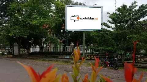Baliho 4 × 6 m di Jl. Bukit Hibul (Dekat Area Bundaran Rusa Lamandau), Kalimantan Tengah