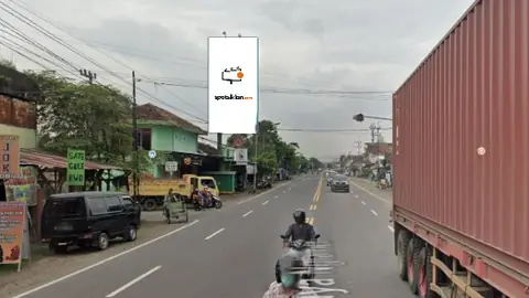 Billboard 8 × 4 m di Jl. Raya Nglames Caruban (Perempatan Jogobayan Tiron), Madiun, Jawa Timur
