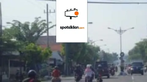 Billboard 6 × 4 m di Jl. Raya Solo-Madiun (Perempatan Pasar Sukolilo Madiun), Jawa Timur