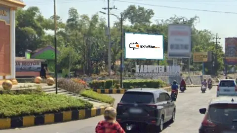 Billboard 4 × 8 m di Jl. Raya Nglames (Tugu UKS Madiun), Jawa Timur