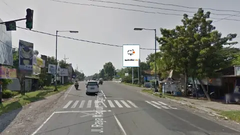 Baliho 6 × 4 m di Jl. Raya Surabaya-Madiun (Arah Alun-alun Caruban Kab. Madiun), Jawa Timur