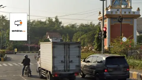 Baliho 4 × 6 m di Jl. Raya Nglames (Tugu UKS Madiun), Jawa Timur