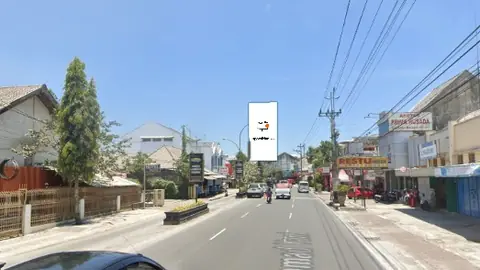Billboard 10 × 5 m di Jl. A. Yani (menuju Alun-alun Kota Magelang), Jawa Tengah