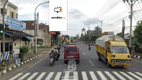 Billboard 10 × 5 m di Jl. A. Yani (area Pertigaan Pahlawan), Magelang, Jawa Tengah