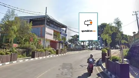 Baliho 4 × 6 m di Jl. Mgr. Van Beakum (Dari PMI Manggarai Barat Menuju Persimpangan Jl. Mgr Van Beakum), Nusa Tenggara Timur