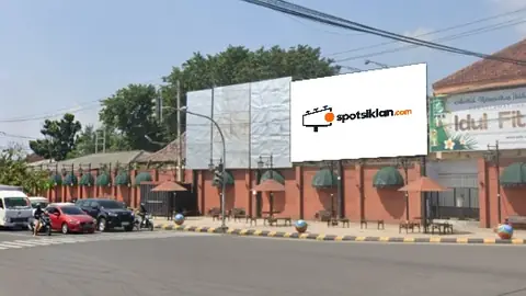 Billboard 10 × 5 m di Jl. Diponegoro (Arah SMK 1 MADIUN), Jawa Timur