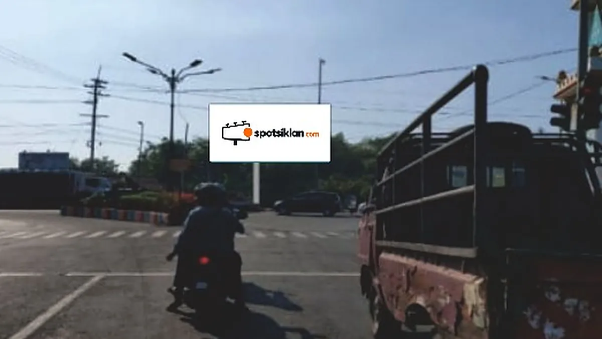 Billboard 5 × 10 m di Jl. Yos Sudarso (Area Tugu UKS Kota Madiun), Jawa Timur
