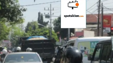Baliho 6 × 4 m di Perempatan Jl. MT Haryono-Sumber Karya, Kota Madiun, Jawa Timur