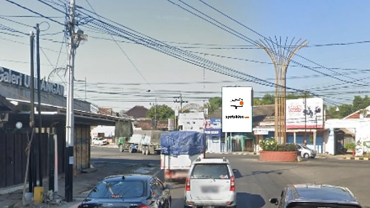 Baliho 4 × 6 m di Jl. Soekarno Hatta (Pertigaan Tek'an), Kota Madiun (unit 2), Jawa Timur