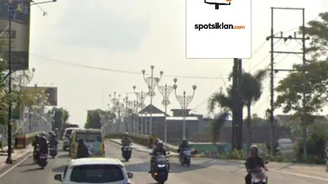 Baliho 4 × 6 m di Jl. Kolonel Marhadi (Arah Jembatan Bantaran Madiun, Samping Taman Bantaran Kota Madiun), Jawa Timur