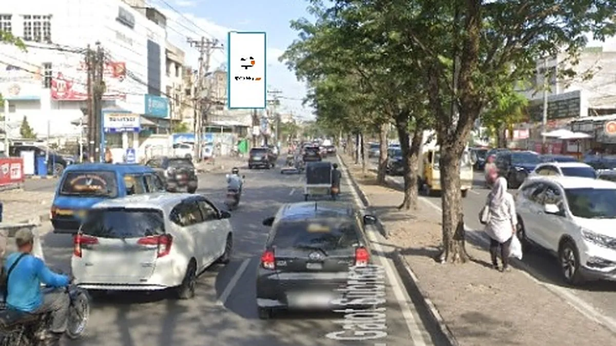 Billboard 12 × 6 m di Jl. Gatot Subroto (Martabak Abang Adek, Arah Plaza Medan Fair), Sumatera Utara
