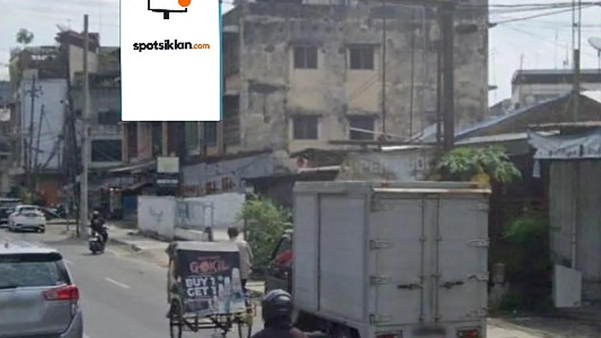 Billboard 10 × 5 m di Jl. Glugur No. 34c (Seberang Pertokoan Golden Trade Center), Medan, Sumatera Utara