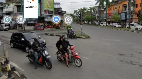 Billboard 8 × 4 m di Jl. Djamin Ginting (Terlihat arah dari Pertokoan Percetakan CV), Medan, Sumatera Utara