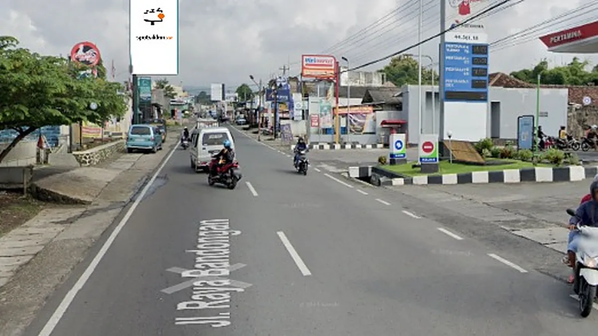 Billboard 4 × 8 m di Jl. Raya Bandongan (Depan Koramil Bandongan, Magelang - Bandongan), Jawa Tengah