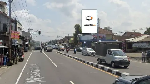Baliho 4 × 6 m di Jl. Magelang-Yogya Km. 27 (Area Pertigaan Gulon Salam, Arah Semarang), Jawa Tengah