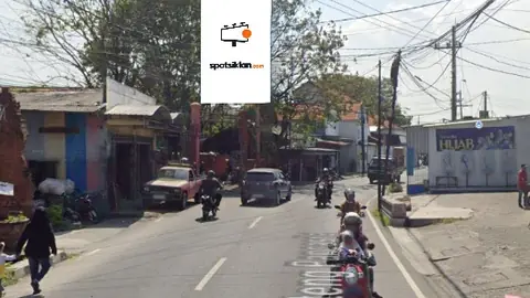Baliho 4 × 6 m di Jl. Benteng Pancasila (Pasar Burung Empunala), Mojokerto, Jawa Timur