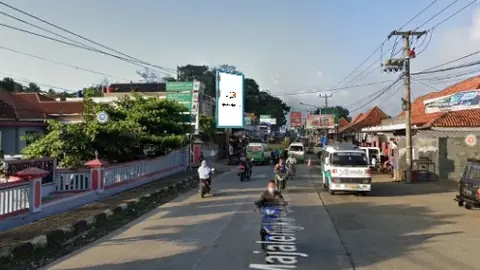 Baliho 6 × 4 m di Jl. Majalengka - Cikijing (Samping Alun-Alun Talaga), Jawa Barat
