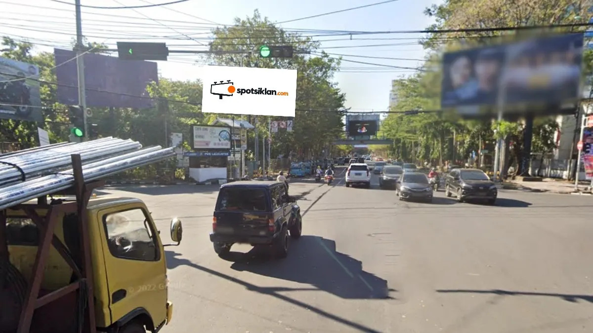Billboard 5 × 10 m di Jl. Jend Sudirman (View Menuju MTC), Makassar, Sulawesi Selatan