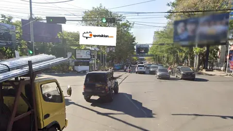 Billboard 5 × 10 m di Jl. Jend Sudirman (View Menuju MTC), Makassar, Sulawesi Selatan