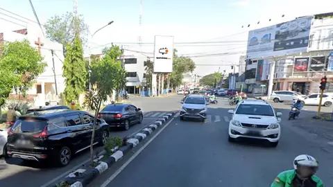 Billboard 4 × 8 m di Jl. Sungai Saddang - Jl. Bulukunyi, Makassar, Sulawesi Selatan