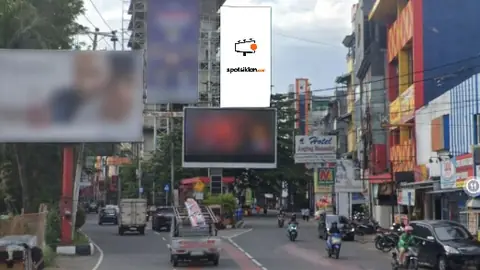 Billboard 6 × 12 m di Jl. Penghibur (area Simpang Somba Opu), Makassar, Sulawesi Selatan