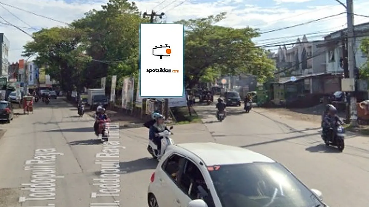 Baliho 3 × 6 m di Jl. Toddopuli Raya (Arah RS Hermina Makassar), Sulawesi Selatan