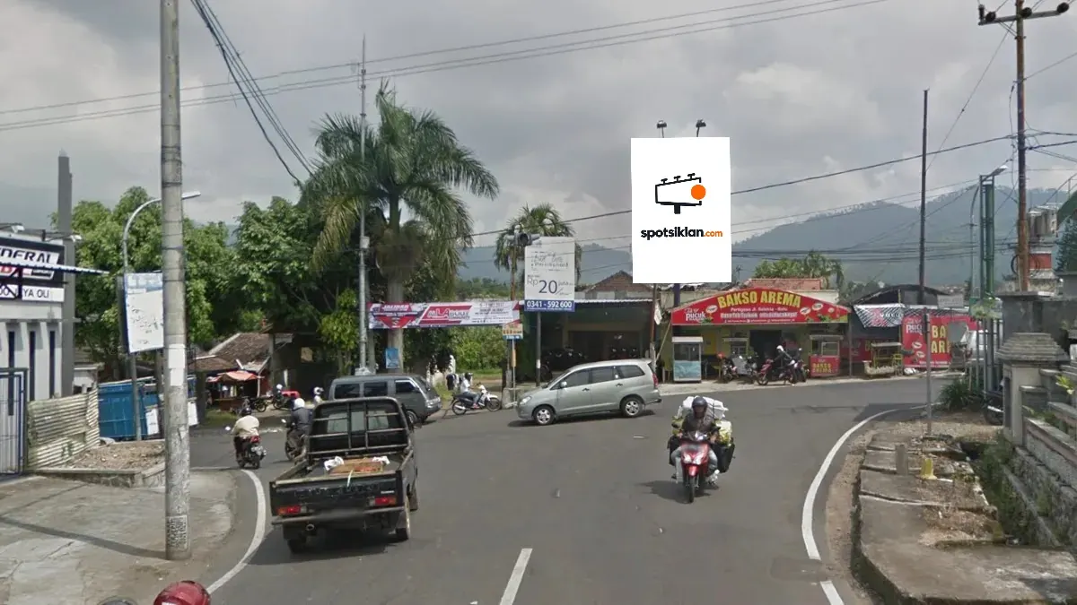 Billboard 4 × 6 m di Jl. Brantas (Pertigaan Bendo) Kota Batu Malang, Jawa Timur