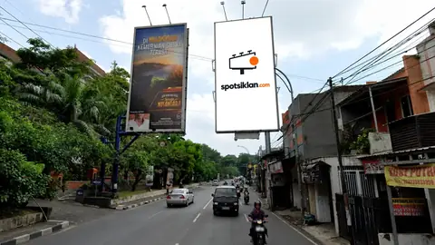 Billboard 5 × 10 m di Jl. MT Haryono Depan Toko Langgeng - Malang, Jawa Timur