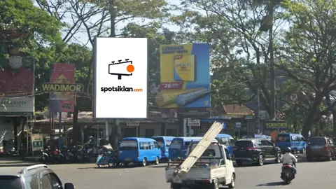 Billboard 4 × 6 m di Jl. Sriwijaya 1 (depan Stasiun KA Malang), Jawa Timur