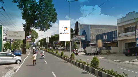 Billboard 5 × 10 m di Jl. Jend Sutoyo (Hotel Santika), Malang, Jawa Timur