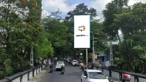 Billboard 8 × 4 m di Jl. Majapahit (Arah Alun-alun Kota Malang), Jawa Timur