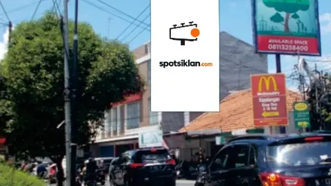 Billboard 10 × 5 m di Jl. Brigjend Slamet Riadi (Arah Alun Alun Tugu Kota Malang), Jawa Timur