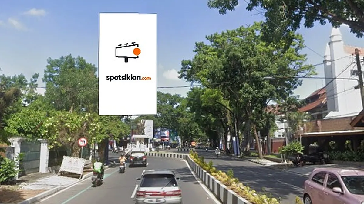 Billboard 10 × 5 m di Jl. Semeru (Menuju Stadion Gajayana Malang), Jawa Timur