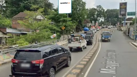 Billboard 5 × 10 m di Jl. Mayjen Sungkono (Area Jembatan Kedungkandang, Arah Selatan), Malang, Jawa Timur