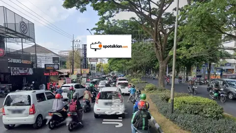 Bando Jalan 4 × 8 m di Jl. Soekarno Hatta, Malang, Jawa Timur