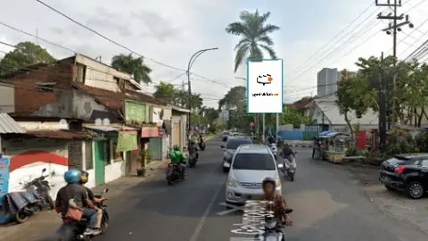 Baliho 4 × 6 m di Area Pertigaan Jl. Galunggung-Buukit Barisan, Malang, Jawa Timur