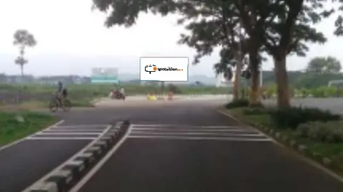 Billboard 5 × 10 m di Jl. Komodor Udara Abdul Rahman Saleh (Menuju Bandara Abdulrachman Saleh), Kabupaten Malang, Jawa Timur
