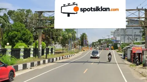 Bando Jalan 5 × 10 m di Jl. Poros Majene-Mamuju (Arah Pasar Lama Mamuju), Sulawesi Barat