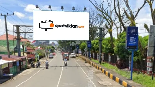 Bando Jalan 5 × 10 m di Jl. Poros Majene-Mamuju (Arah Taman Karema), Sulawesi Barat