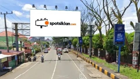 Bando Jalan 5 × 10 m di Jl. Poros Majene-Mamuju (Arah Taman Karema), Sulawesi Barat