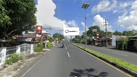 Billboard 5 × 10 m di Jl. A.A Maramis View 800M menuju Bandara Sam Ratulangi, Manado, Sulawesi Utara