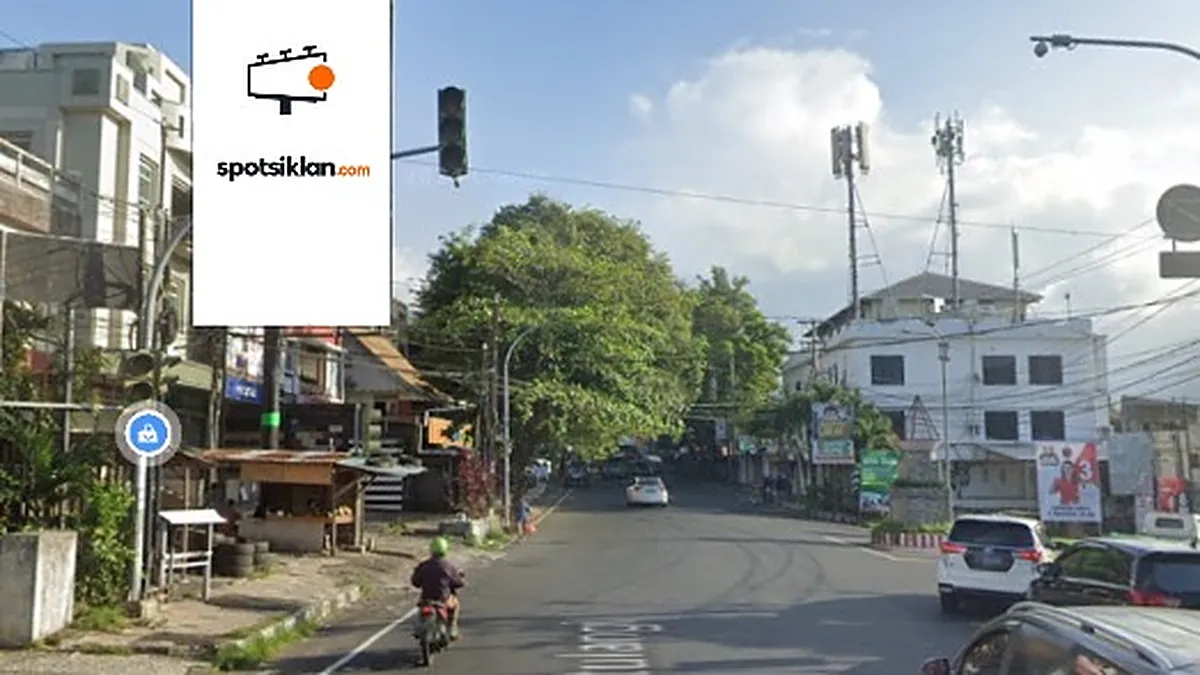 Billboard 10 × 5 m di Jl. Sam Ratulangi (Dekat Pertigaan Pikat), Manado, Sulawesi Utara