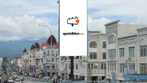 Billboard 5 × 10 m di Jl. Boulevard II (Dari Tuminting ke arah pusat kota), Manado, Sulawesi Utara